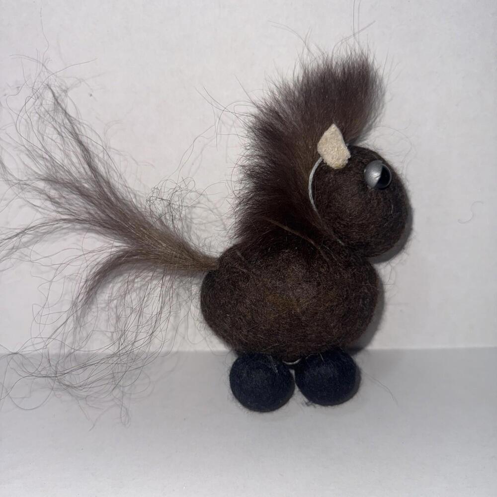 Handmade Squirrel‎ Figurine Vestmannaeyjar Iceland Folk Art Souvenir Nordic